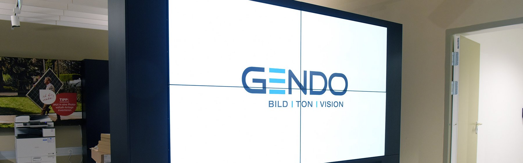 Bild zeigt Bildschirme die gemeinsam das Logo von GENDO zeigen.