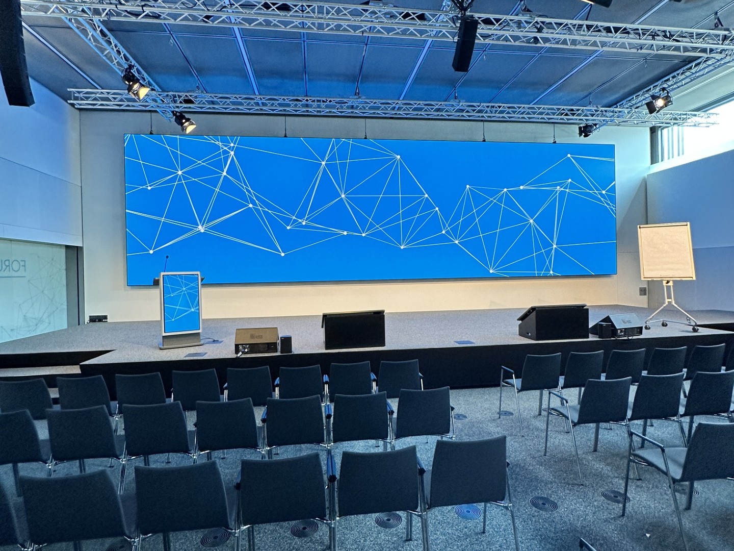 Bild zeigt LED Wand der voestapline Linz